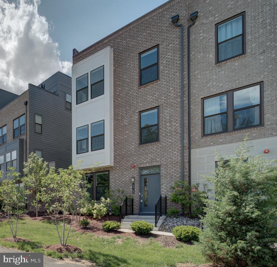12768 SUNRISE VALLEY DR, RESTON, Virginia 20191, 4 Bedrooms Bedrooms, ,4 BathroomsBathrooms,Residential,For sale,12768 SUNRISE VALLEY DR,VAFX2241932 MLS # VAFX2241932