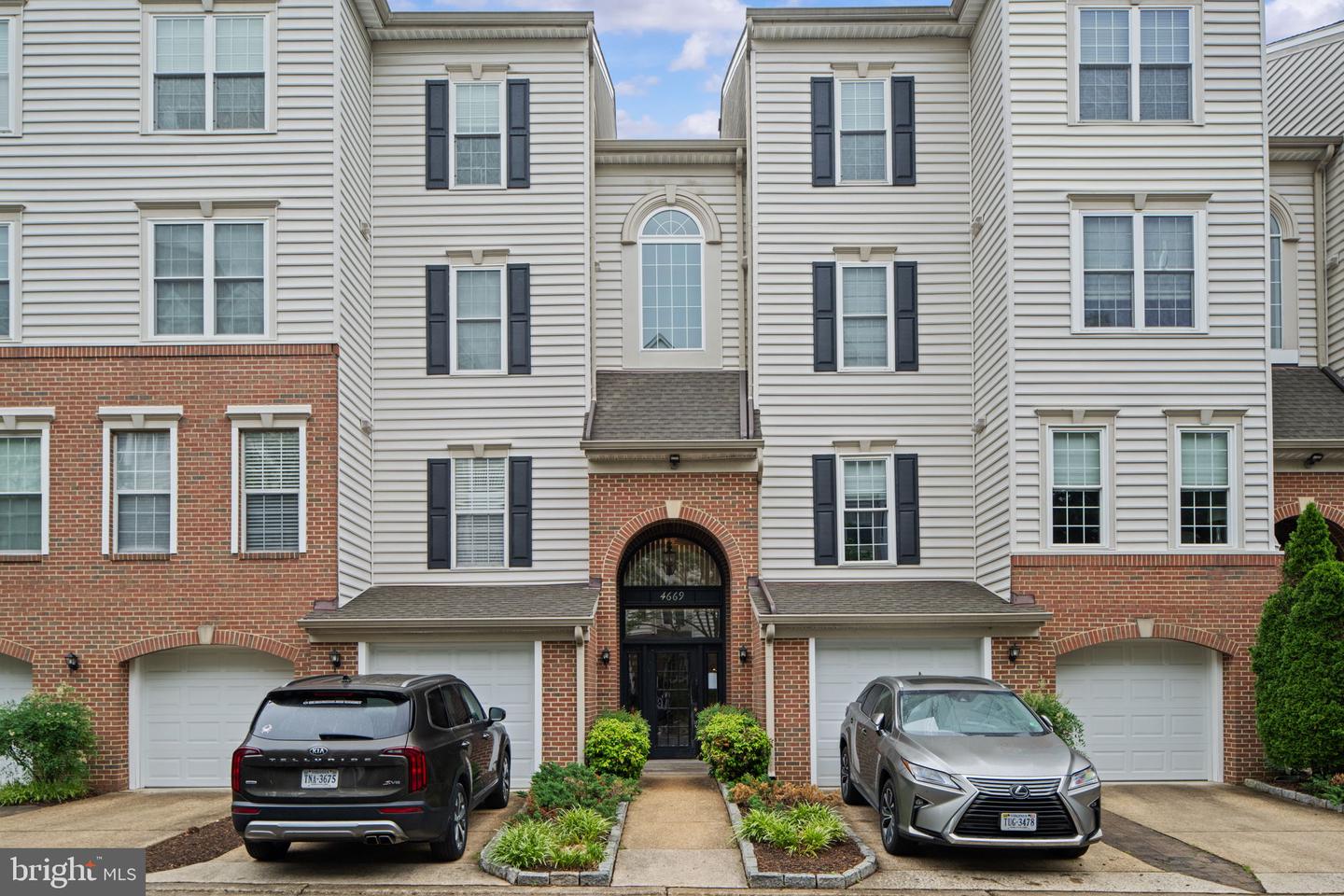 4669 LAWTON WAY #104, ALEXANDRIA, Virginia 22311, 2 Bedrooms Bedrooms, ,2 BathroomsBathrooms,Residential,For sale,4669 LAWTON WAY #104,VAAX2045564 MLS # VAAX2045564