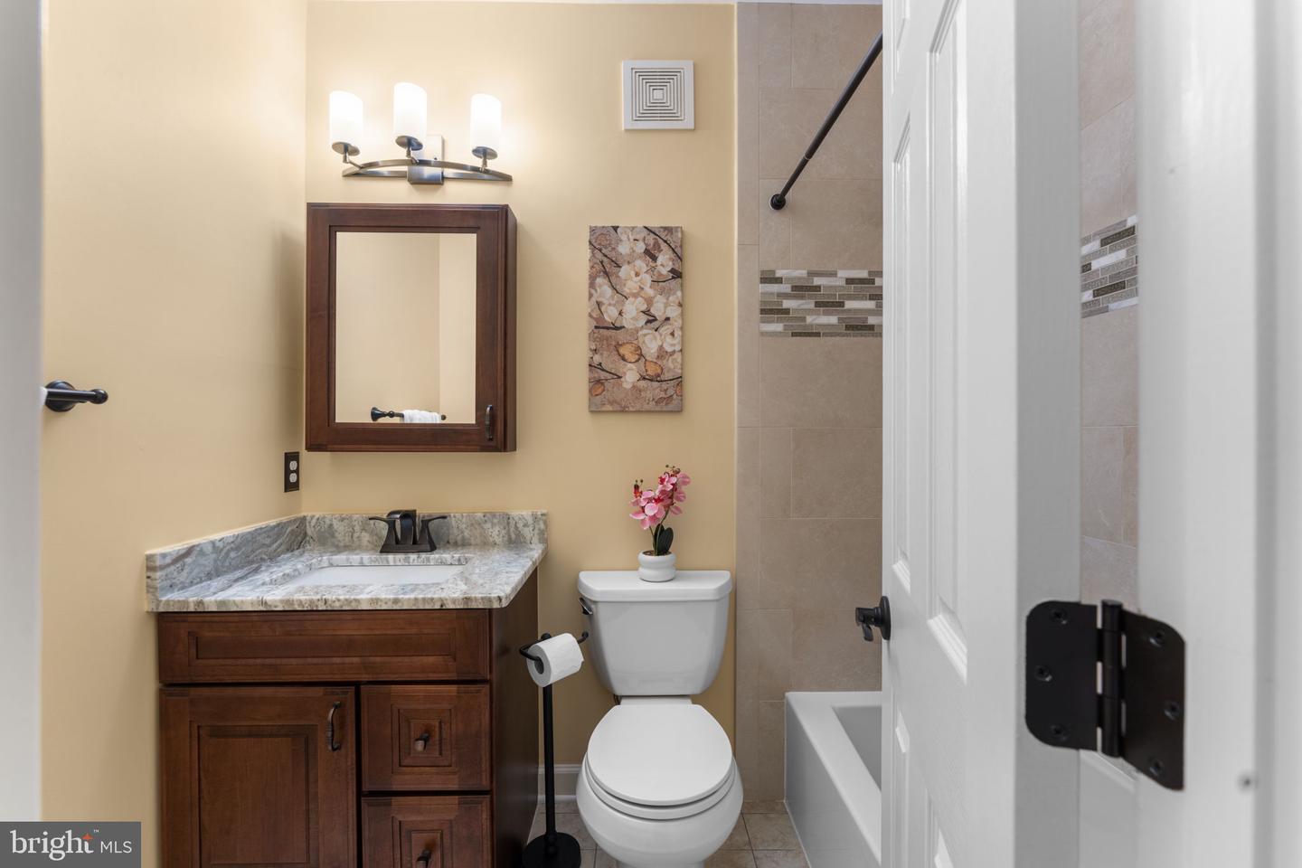 4669 LAWTON WAY #104, ALEXANDRIA, Virginia 22311, 2 Bedrooms Bedrooms, ,2 BathroomsBathrooms,Residential,For sale,4669 LAWTON WAY #104,VAAX2045564 MLS # VAAX2045564