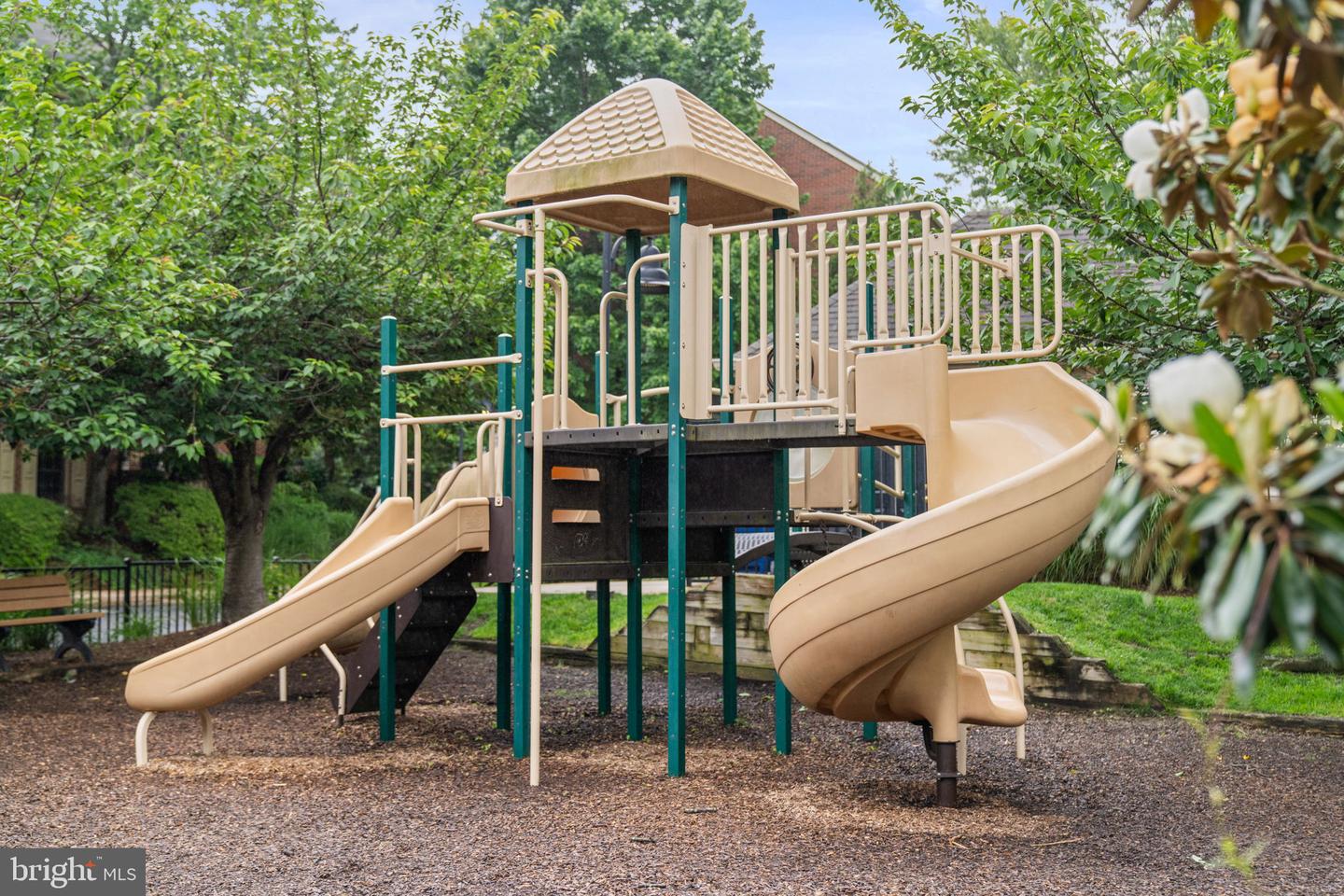 4669 LAWTON WAY #104, ALEXANDRIA, Virginia 22311, 2 Bedrooms Bedrooms, ,2 BathroomsBathrooms,Residential,For sale,4669 LAWTON WAY #104,VAAX2045564 MLS # VAAX2045564