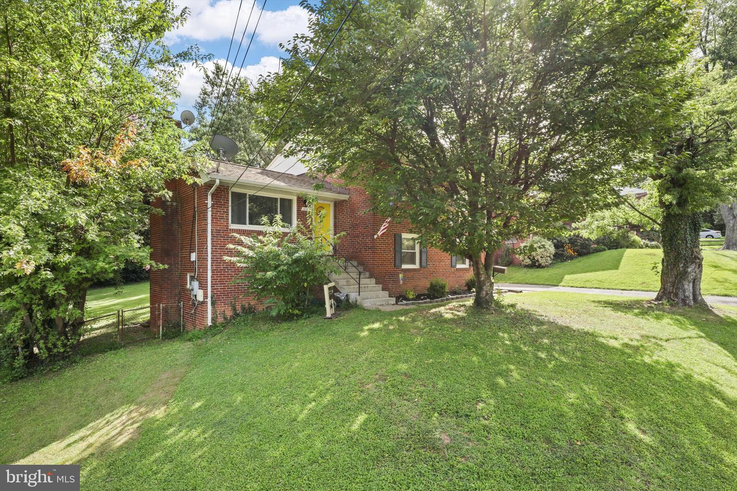 10317 BEAUMONT ST, FAIRFAX, Virginia 22030, 3 Bedrooms Bedrooms, ,2 BathroomsBathrooms,Residential,For sale,10317 BEAUMONT ST,VAFC2006350 MLS # VAFC2006350