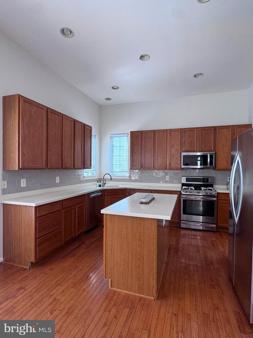 43103 LAKE RIDGE PL, LEESBURG, Virginia 20176, 4 Bedrooms Bedrooms, ,3 BathroomsBathrooms,Residential,For sale,43103 LAKE RIDGE PL,VALO2097402 MLS # VALO2097402