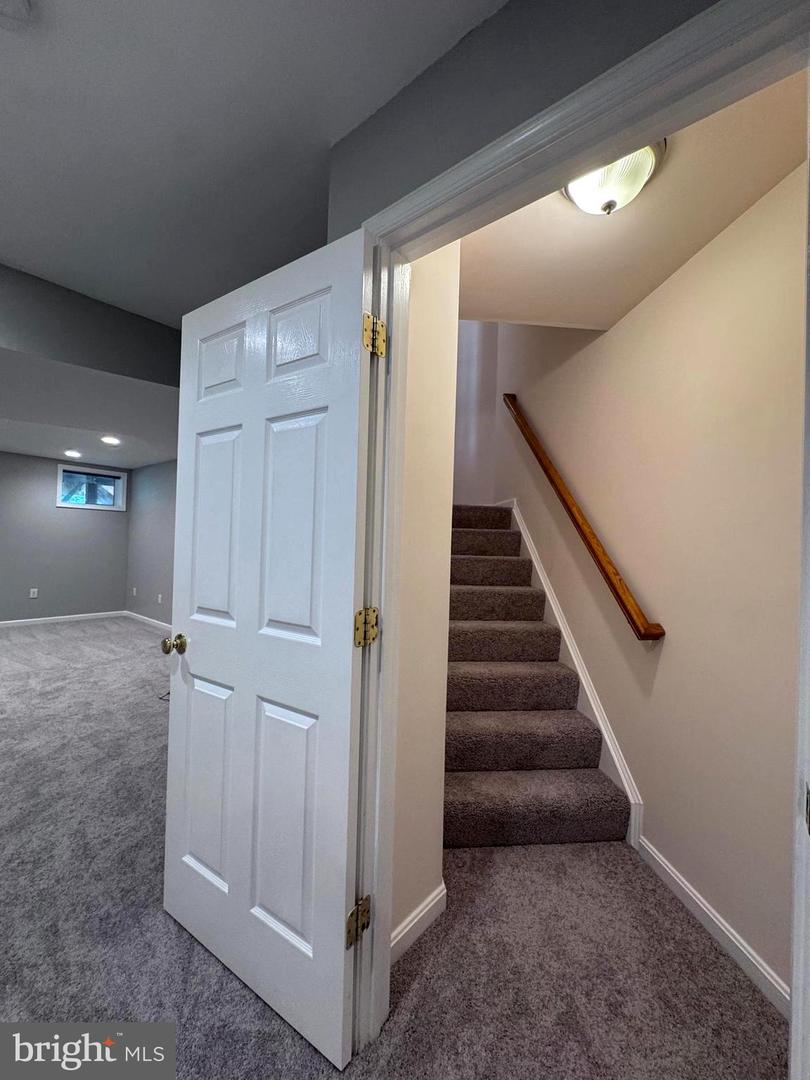 43103 LAKE RIDGE PL, LEESBURG, Virginia 20176, 4 Bedrooms Bedrooms, ,3 BathroomsBathrooms,Residential,For sale,43103 LAKE RIDGE PL,VALO2097402 MLS # VALO2097402