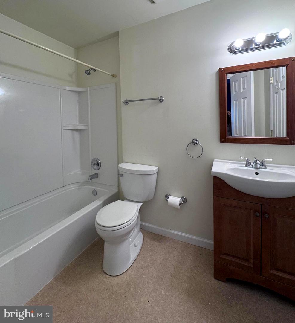 43103 LAKE RIDGE PL, LEESBURG, Virginia 20176, 4 Bedrooms Bedrooms, ,3 BathroomsBathrooms,Residential,For sale,43103 LAKE RIDGE PL,VALO2097402 MLS # VALO2097402