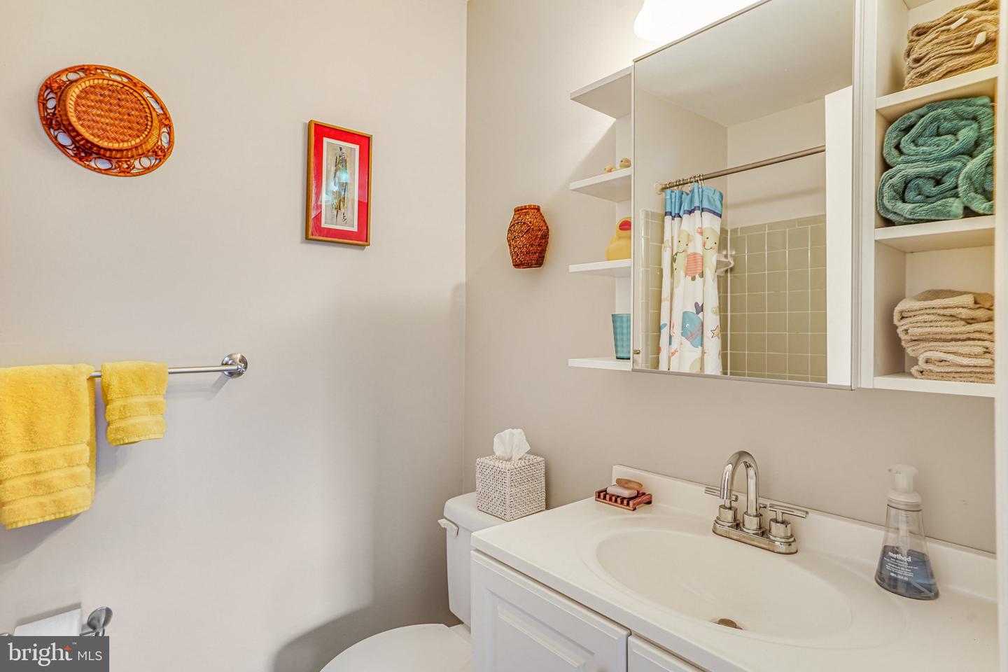 5500 KENDRICK LN, BURKE, Virginia 22015, 3 Bedrooms Bedrooms, ,3 BathroomsBathrooms,Residential,For sale,5500 KENDRICK LN,VAFX2242330 MLS # VAFX2242330