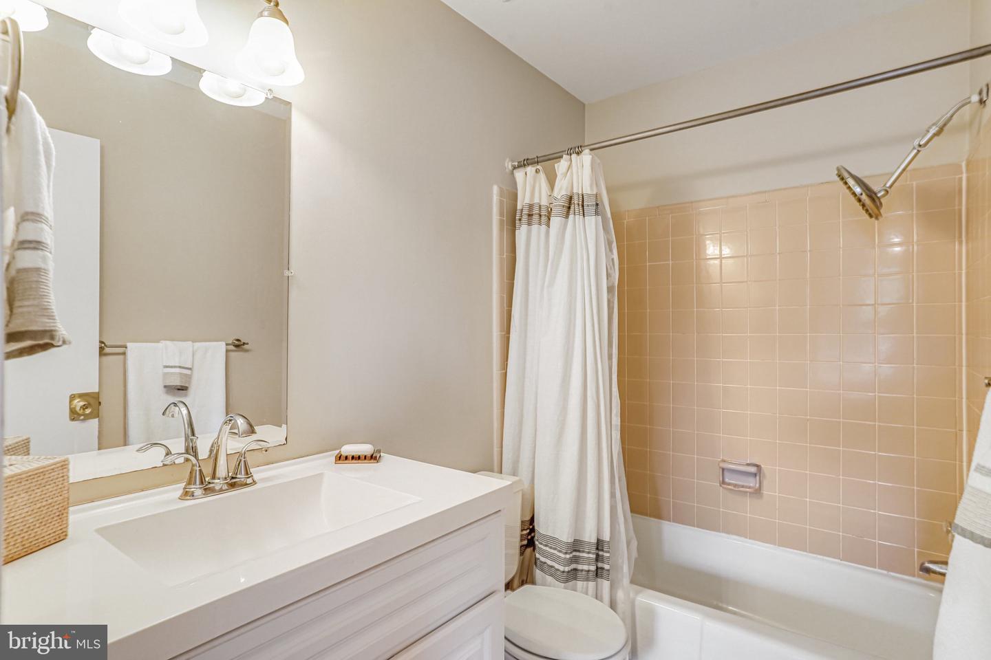 5500 KENDRICK LN, BURKE, Virginia 22015, 3 Bedrooms Bedrooms, ,3 BathroomsBathrooms,Residential,For sale,5500 KENDRICK LN,VAFX2242330 MLS # VAFX2242330