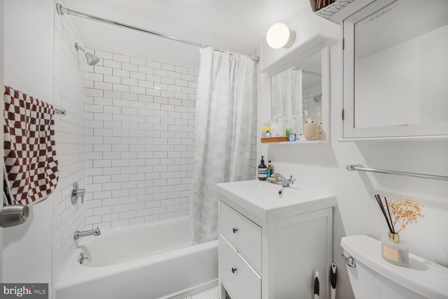 950 25TH ST NW #301N, WASHINGTON, District Of Columbia 20037, ,1 BathroomBathrooms,Residential,For sale,950 25TH ST NW #301N,DCDC2201852 MLS # DCDC2201852