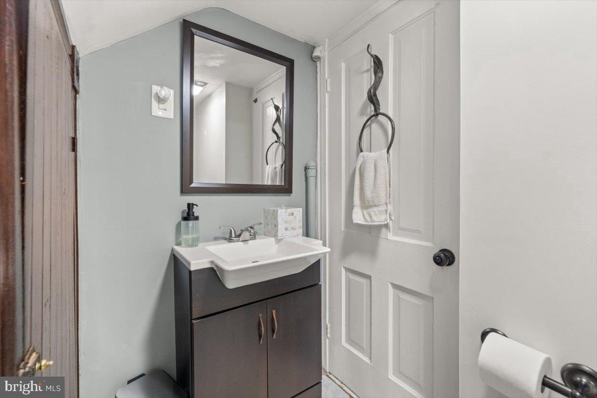 116 W 17TH ST, FRONT ROYAL, Virginia 22630, 3 Bedrooms Bedrooms, ,1 BathroomBathrooms,Residential,For sale,116 W 17TH ST,VAWR2011228 MLS # VAWR2011228