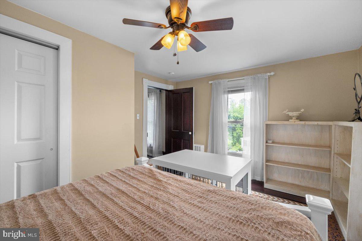 116 W 17TH ST, FRONT ROYAL, Virginia 22630, 3 Bedrooms Bedrooms, ,1 BathroomBathrooms,Residential,For sale,116 W 17TH ST,VAWR2011228 MLS # VAWR2011228