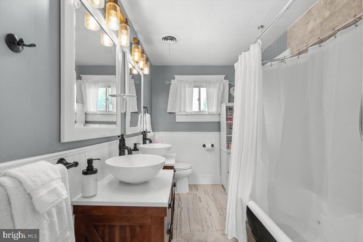 116 W 17TH ST, FRONT ROYAL, Virginia 22630, 3 Bedrooms Bedrooms, ,1 BathroomBathrooms,Residential,For sale,116 W 17TH ST,VAWR2011228 MLS # VAWR2011228