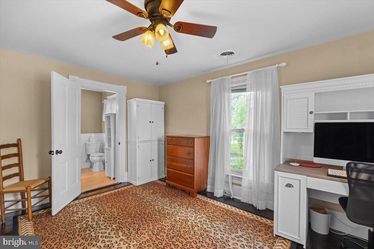 116 W 17TH ST, FRONT ROYAL, Virginia 22630, 3 Bedrooms Bedrooms, ,1 BathroomBathrooms,Residential,For sale,116 W 17TH ST,VAWR2011228 MLS # VAWR2011228