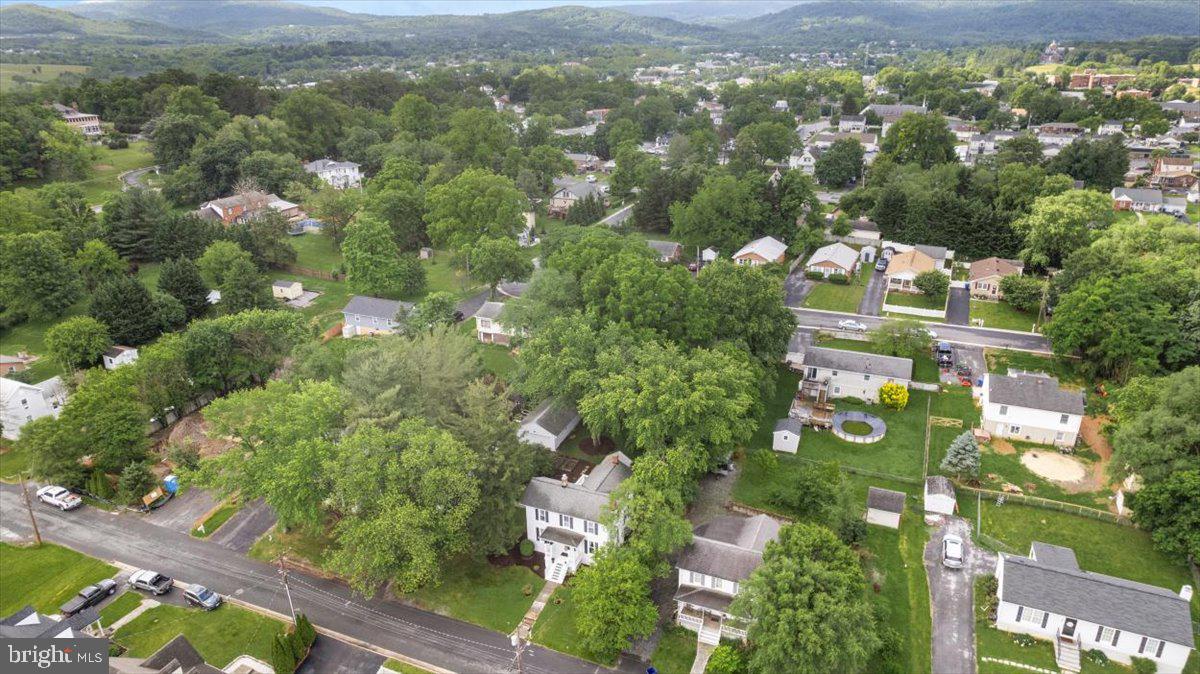 116 W 17TH ST, FRONT ROYAL, Virginia 22630, 3 Bedrooms Bedrooms, ,1 BathroomBathrooms,Residential,For sale,116 W 17TH ST,VAWR2011228 MLS # VAWR2011228