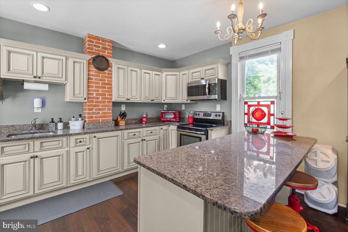 116 W 17TH ST, FRONT ROYAL, Virginia 22630, 3 Bedrooms Bedrooms, ,1 BathroomBathrooms,Residential,For sale,116 W 17TH ST,VAWR2011228 MLS # VAWR2011228