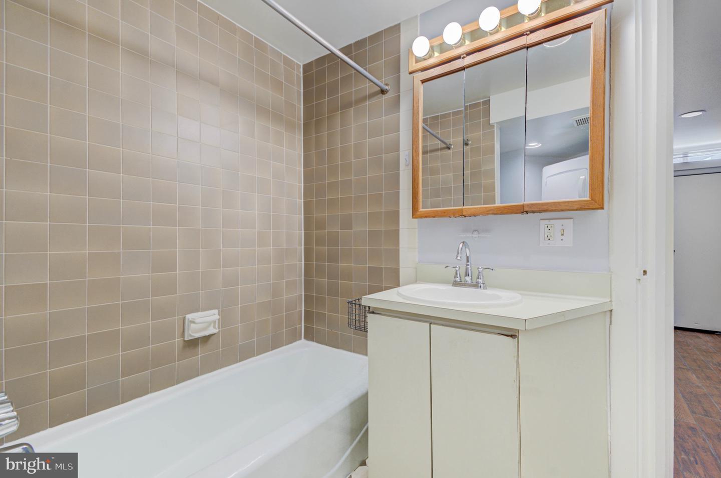 1726 U ST NW #1, WASHINGTON, District Of Columbia 20009, 2 Bedrooms Bedrooms, ,2 BathroomsBathrooms,Residential,For sale,1726 U ST NW #1,DCDC2201928 MLS # DCDC2201928