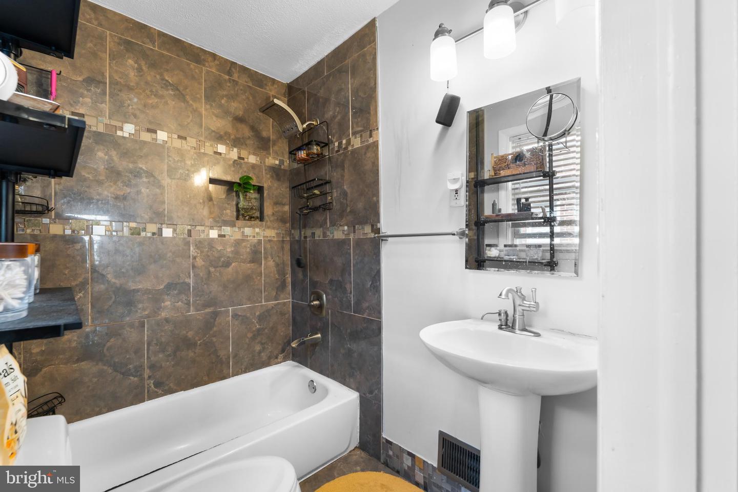 1420 V ST SE, WASHINGTON, District Of Columbia 20020, 2 Bedrooms Bedrooms, ,1 BathroomBathrooms,Residential,For sale,1420 V ST SE,DCDC2201934 MLS # DCDC2201934