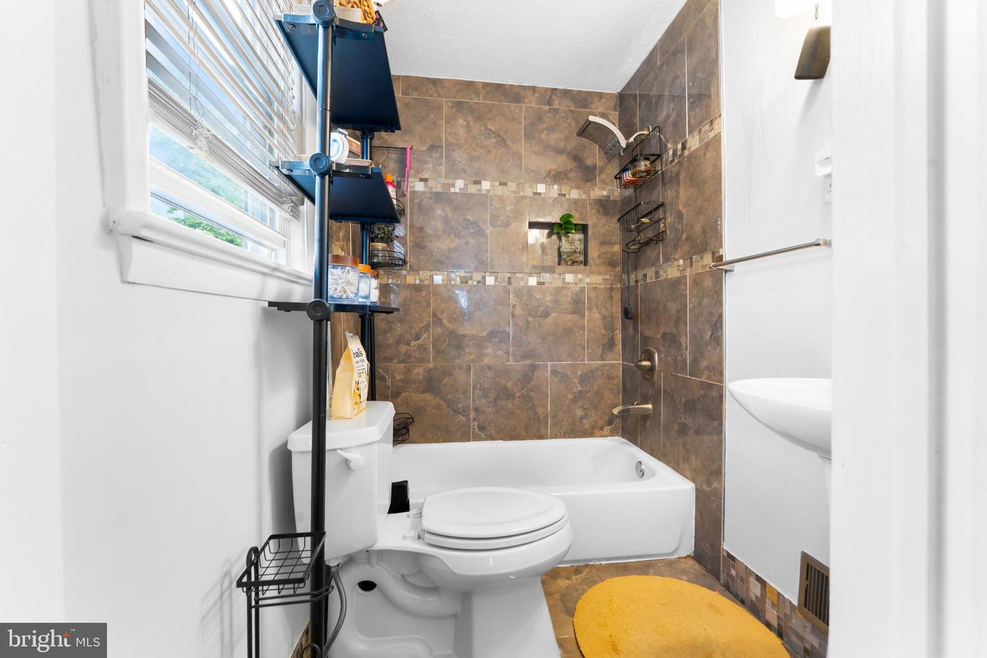 1420 V ST SE, WASHINGTON, District Of Columbia 20020, 2 Bedrooms Bedrooms, ,1 BathroomBathrooms,Residential,For sale,1420 V ST SE,DCDC2201934 MLS # DCDC2201934