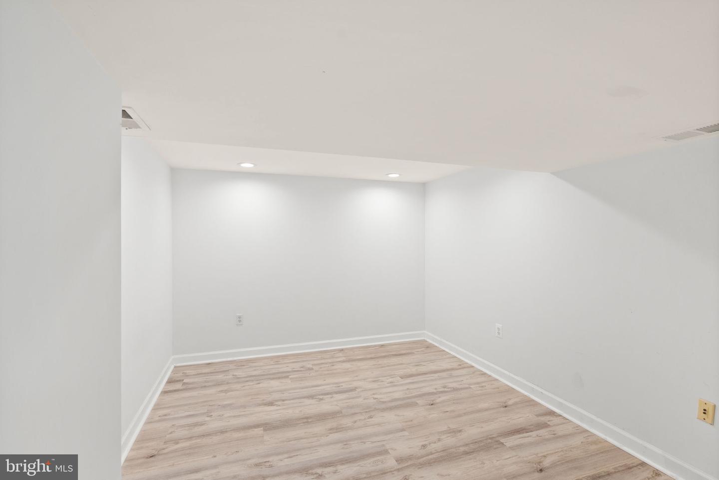7434 DICKENSON ST, SPRINGFIELD, Virginia 22150, 4 Bedrooms Bedrooms, ,2 BathroomsBathrooms,Residential,For sale,7434 DICKENSON ST,VAFX2242598 MLS # VAFX2242598