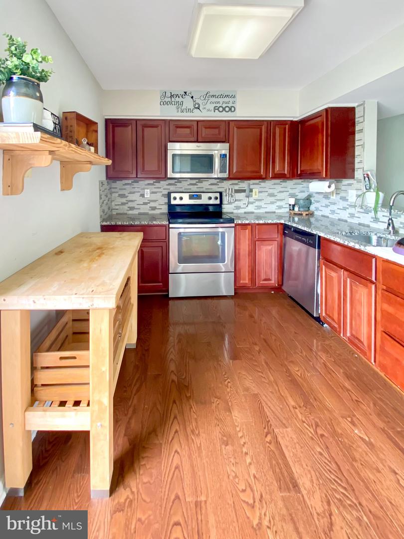 6600 BRAVE CT, HAYMARKET, Virginia 20169, 3 Bedrooms Bedrooms, ,2 BathroomsBathrooms,Residential,For sale,6600 BRAVE CT,VAPW2095322 MLS # VAPW2095322