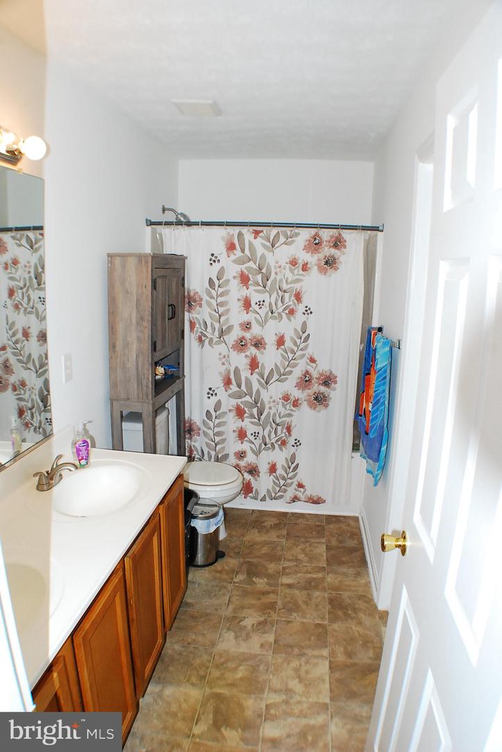 548 STONEWALL ST, STRASBURG, Virginia 22657, 4 Bedrooms Bedrooms, ,2 BathroomsBathrooms,Residential,For sale,548 STONEWALL ST,VASH2011540 MLS # VASH2011540