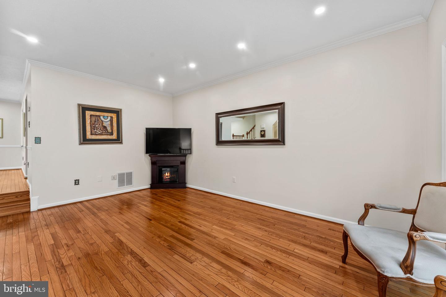 8091 WHITLERS CREEK CT, SPRINGFIELD, Virginia 22152, 4 Bedrooms Bedrooms, ,3 BathroomsBathrooms,Residential,For sale,8091 WHITLERS CREEK CT,VAFX2242734 MLS # VAFX2242734