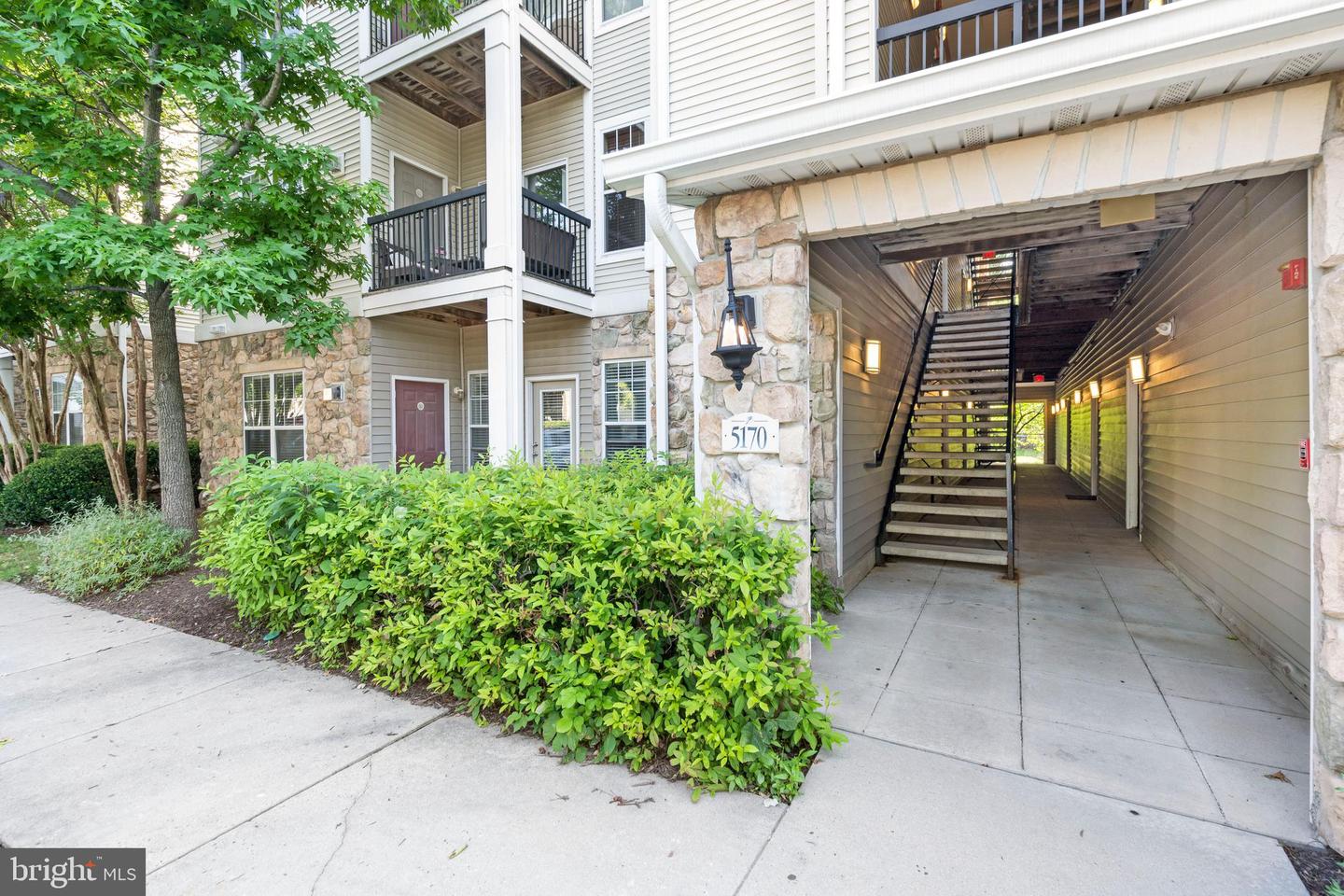 5170-A WILLIAM COLIN CT, CENTREVILLE, Virginia 20120, 2 Bedrooms Bedrooms, ,2 BathroomsBathrooms,Residential,For sale,5170-A WILLIAM COLIN CT,VAFX2242744 MLS # VAFX2242744