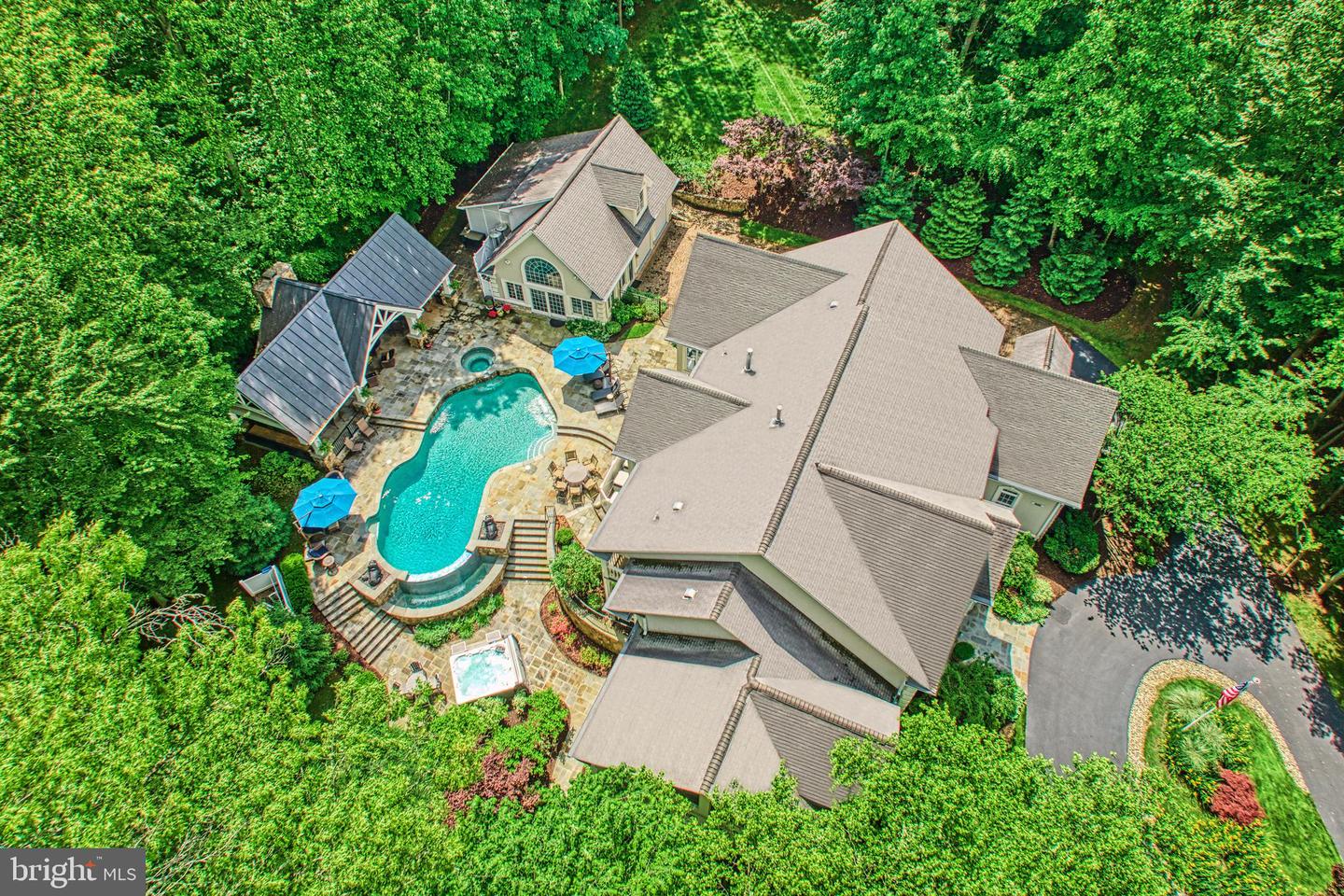 5026 HUNTWOOD MANOR DR, FAIRFAX, Virginia 22030, 7 Bedrooms Bedrooms, ,8 BathroomsBathrooms,Residential,For sale,5026 HUNTWOOD MANOR DR,VAFX2242968 MLS # VAFX2242968