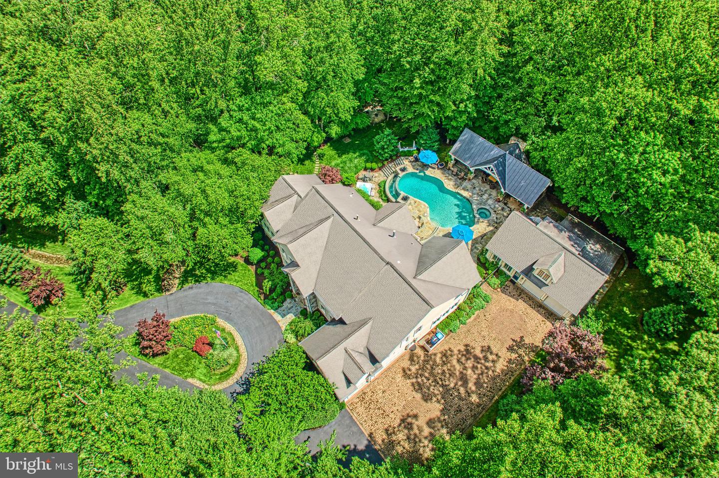 5026 HUNTWOOD MANOR DR, FAIRFAX, Virginia 22030, 7 Bedrooms Bedrooms, ,8 BathroomsBathrooms,Residential,For sale,5026 HUNTWOOD MANOR DR,VAFX2242968 MLS # VAFX2242968