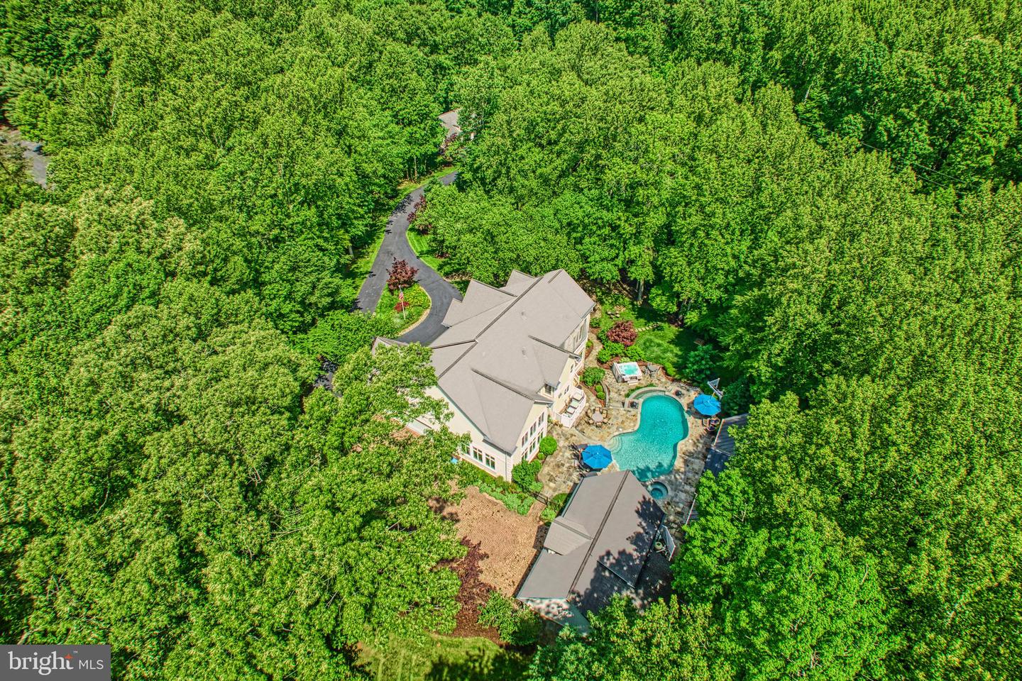 5026 HUNTWOOD MANOR DR, FAIRFAX, Virginia 22030, 7 Bedrooms Bedrooms, ,8 BathroomsBathrooms,Residential,For sale,5026 HUNTWOOD MANOR DR,VAFX2242968 MLS # VAFX2242968