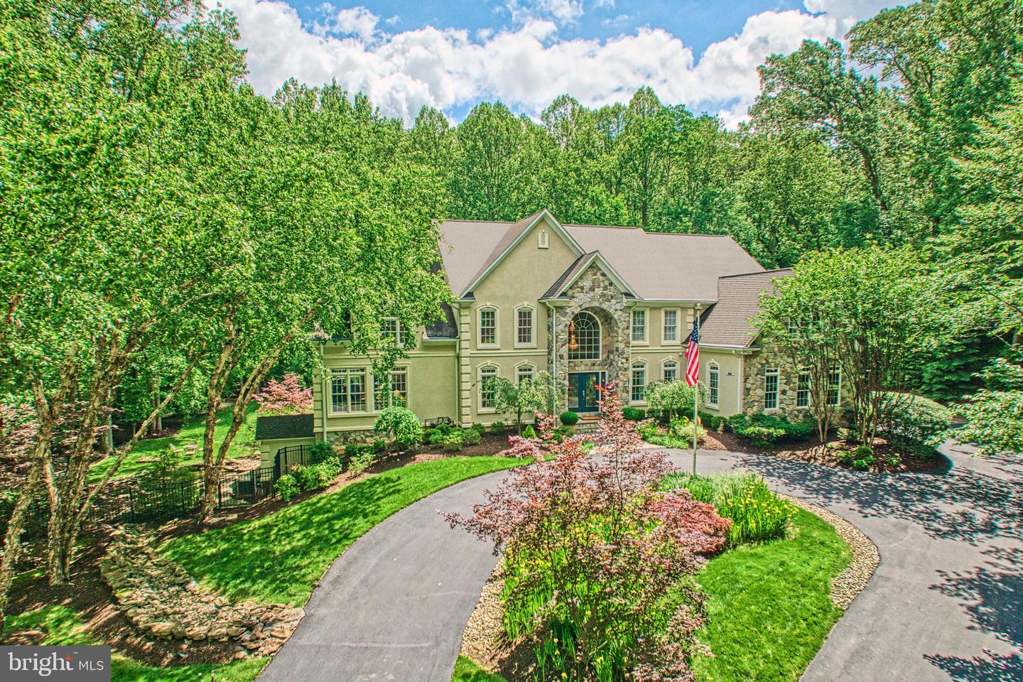 5026 HUNTWOOD MANOR DR, FAIRFAX, Virginia 22030, 7 Bedrooms Bedrooms, ,8 BathroomsBathrooms,Residential,For sale,5026 HUNTWOOD MANOR DR,VAFX2242968 MLS # VAFX2242968