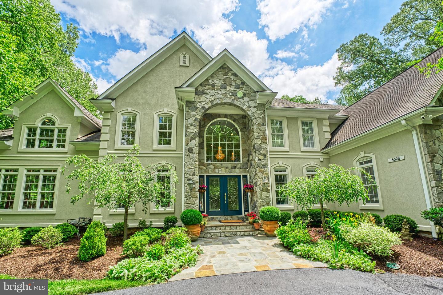 5026 HUNTWOOD MANOR DR, FAIRFAX, Virginia 22030, 7 Bedrooms Bedrooms, ,8 BathroomsBathrooms,Residential,For sale,5026 HUNTWOOD MANOR DR,VAFX2242968 MLS # VAFX2242968