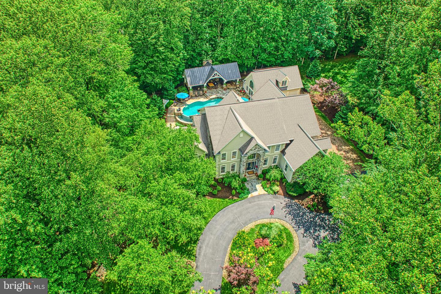 5026 HUNTWOOD MANOR DR, FAIRFAX, Virginia 22030, 7 Bedrooms Bedrooms, ,8 BathroomsBathrooms,Residential,For sale,5026 HUNTWOOD MANOR DR,VAFX2242968 MLS # VAFX2242968