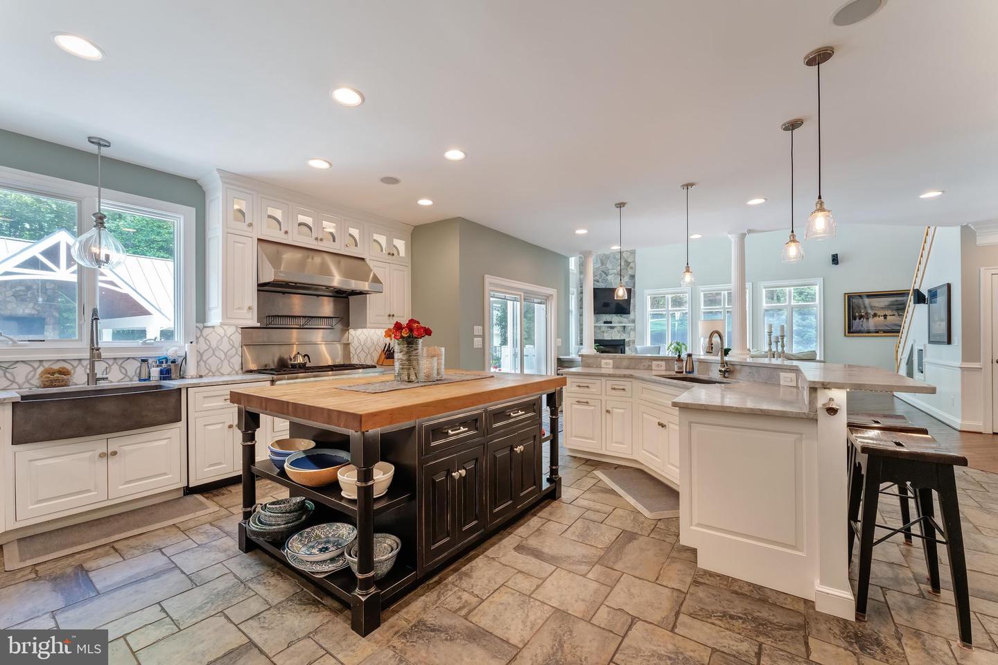 5026 HUNTWOOD MANOR DR, FAIRFAX, Virginia 22030, 7 Bedrooms Bedrooms, ,8 BathroomsBathrooms,Residential,For sale,5026 HUNTWOOD MANOR DR,VAFX2242968 MLS # VAFX2242968