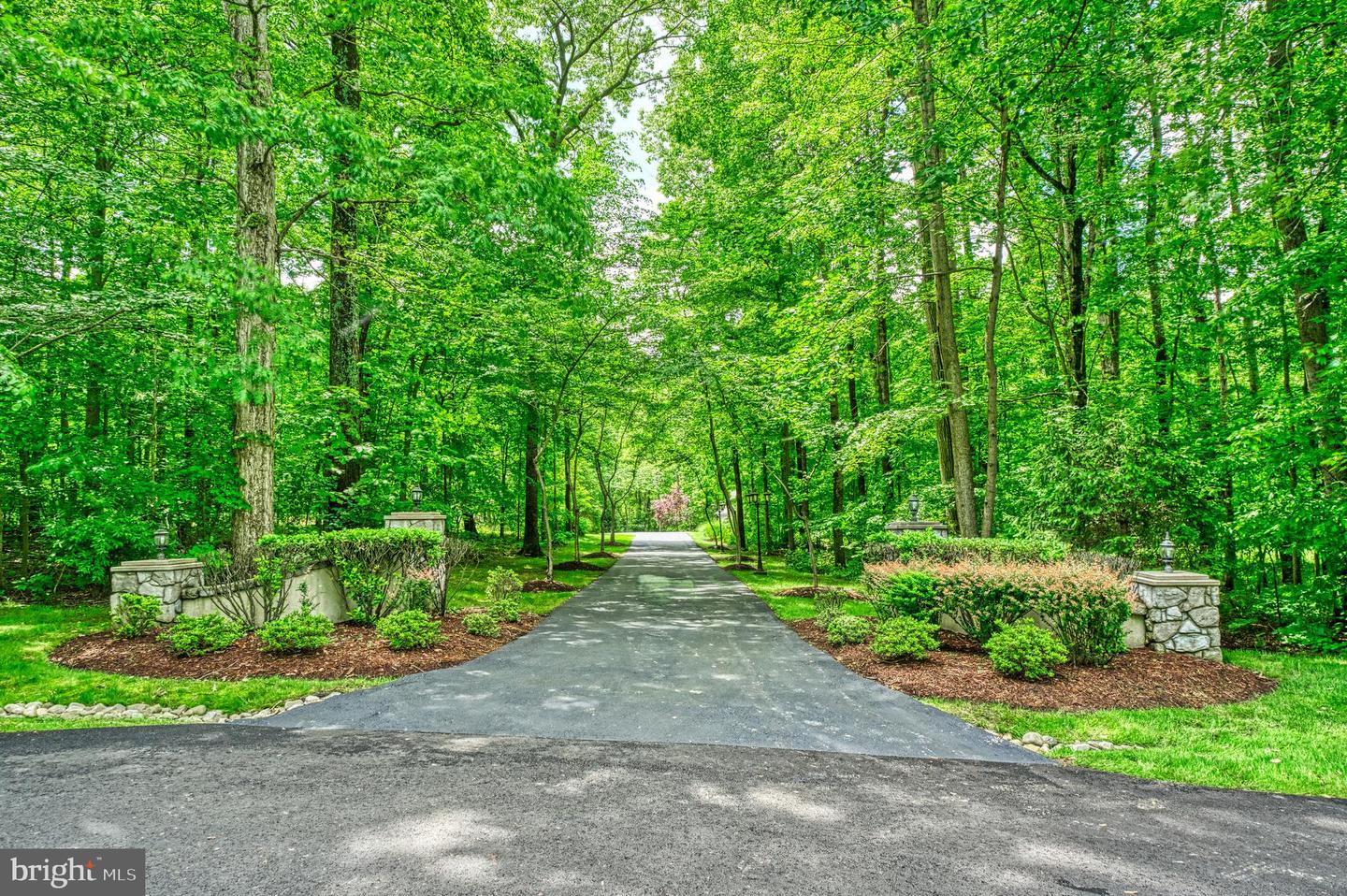5026 HUNTWOOD MANOR DR, FAIRFAX, Virginia 22030, 7 Bedrooms Bedrooms, ,8 BathroomsBathrooms,Residential,For sale,5026 HUNTWOOD MANOR DR,VAFX2242968 MLS # VAFX2242968