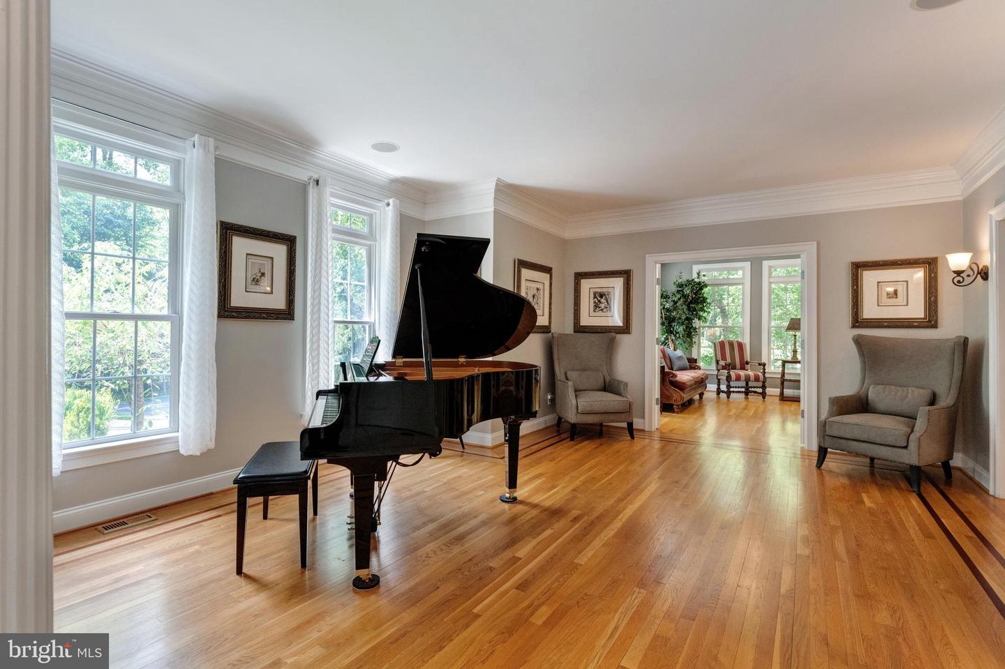 5026 HUNTWOOD MANOR DR, FAIRFAX, Virginia 22030, 7 Bedrooms Bedrooms, ,8 BathroomsBathrooms,Residential,For sale,5026 HUNTWOOD MANOR DR,VAFX2242968 MLS # VAFX2242968