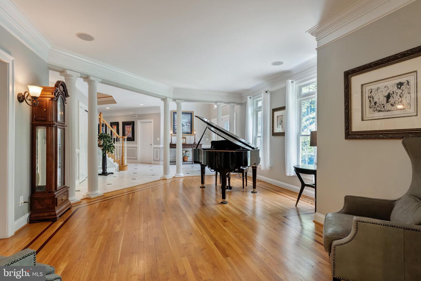 5026 HUNTWOOD MANOR DR, FAIRFAX, Virginia 22030, 7 Bedrooms Bedrooms, ,8 BathroomsBathrooms,Residential,For sale,5026 HUNTWOOD MANOR DR,VAFX2242968 MLS # VAFX2242968
