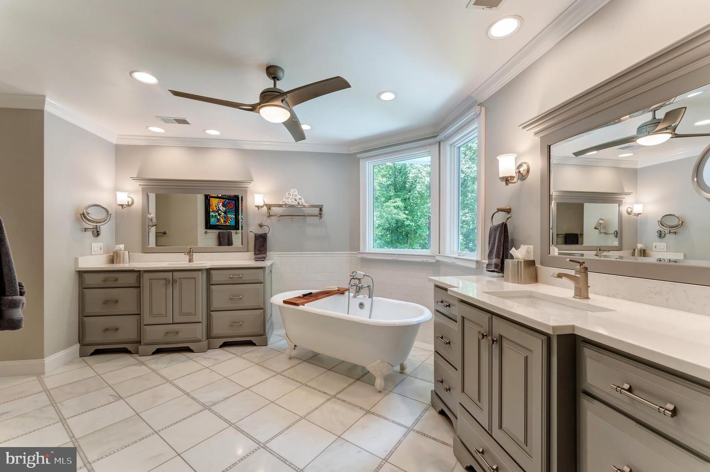5026 HUNTWOOD MANOR DR, FAIRFAX, Virginia 22030, 7 Bedrooms Bedrooms, ,8 BathroomsBathrooms,Residential,For sale,5026 HUNTWOOD MANOR DR,VAFX2242968 MLS # VAFX2242968