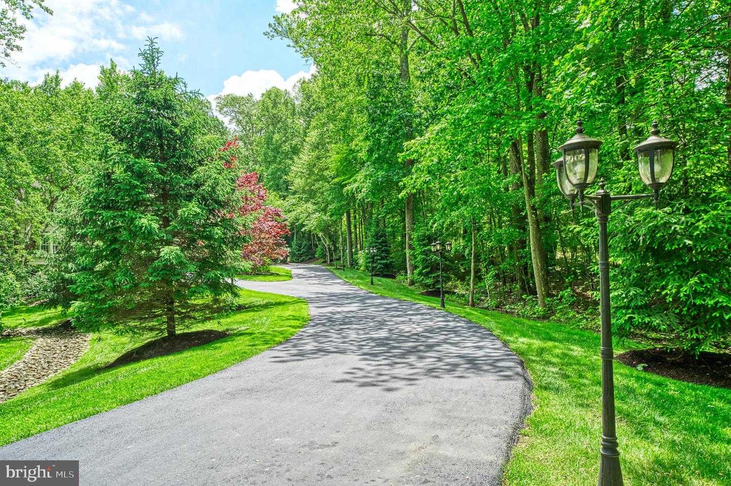 5026 HUNTWOOD MANOR DR, FAIRFAX, Virginia 22030, 7 Bedrooms Bedrooms, ,8 BathroomsBathrooms,Residential,For sale,5026 HUNTWOOD MANOR DR,VAFX2242968 MLS # VAFX2242968