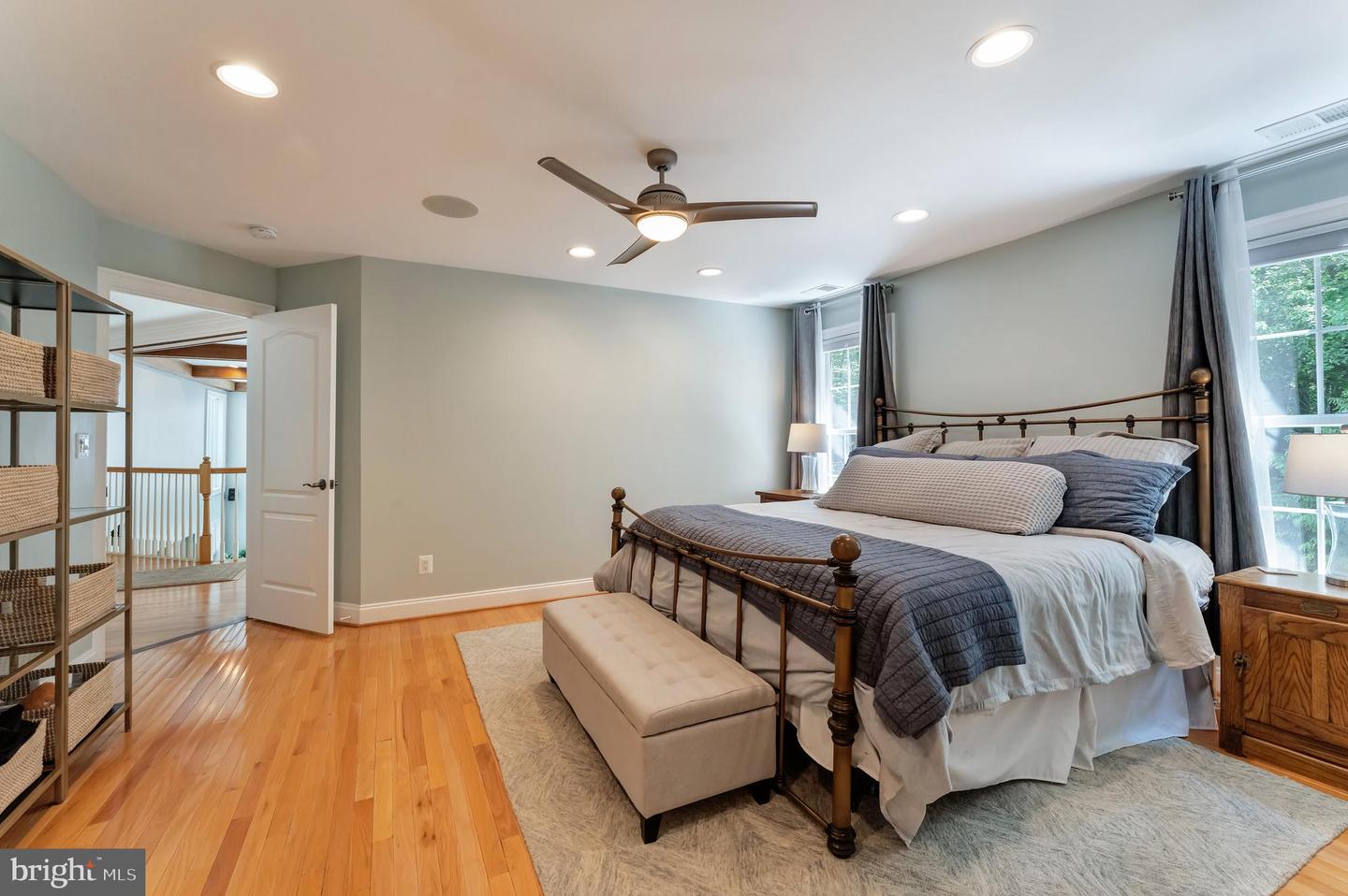 5026 HUNTWOOD MANOR DR, FAIRFAX, Virginia 22030, 7 Bedrooms Bedrooms, ,8 BathroomsBathrooms,Residential,For sale,5026 HUNTWOOD MANOR DR,VAFX2242968 MLS # VAFX2242968