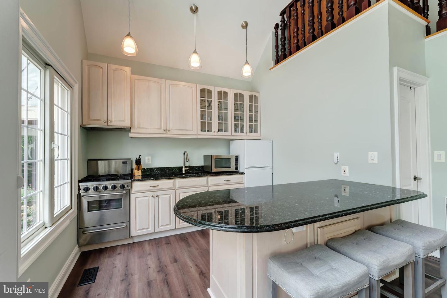 5026 HUNTWOOD MANOR DR, FAIRFAX, Virginia 22030, 7 Bedrooms Bedrooms, ,8 BathroomsBathrooms,Residential,For sale,5026 HUNTWOOD MANOR DR,VAFX2242968 MLS # VAFX2242968