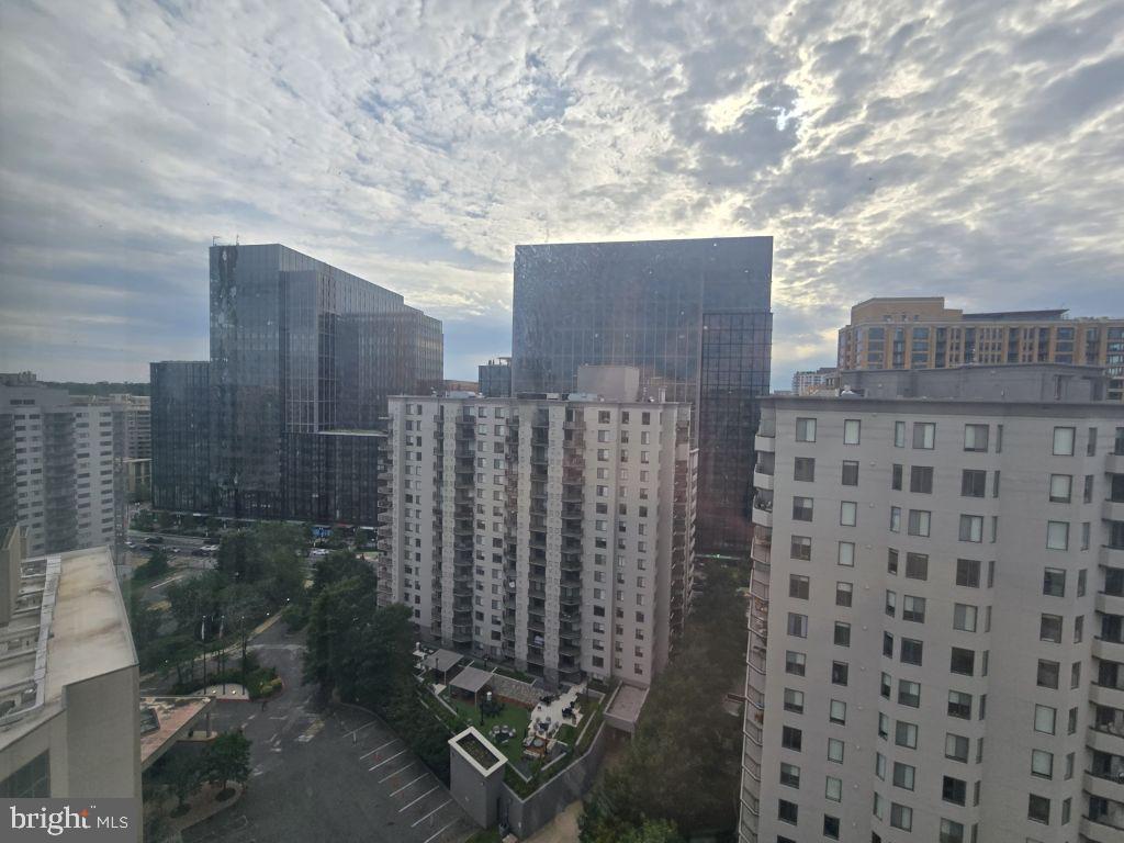 1211 S EADS ST #1701, ARLINGTON, Virginia 22202, 1 Bedroom Bedrooms, ,1 BathroomBathrooms,Residential,For sale,1211 S EADS ST #1701,VAAR2058080 MLS # VAAR2058080