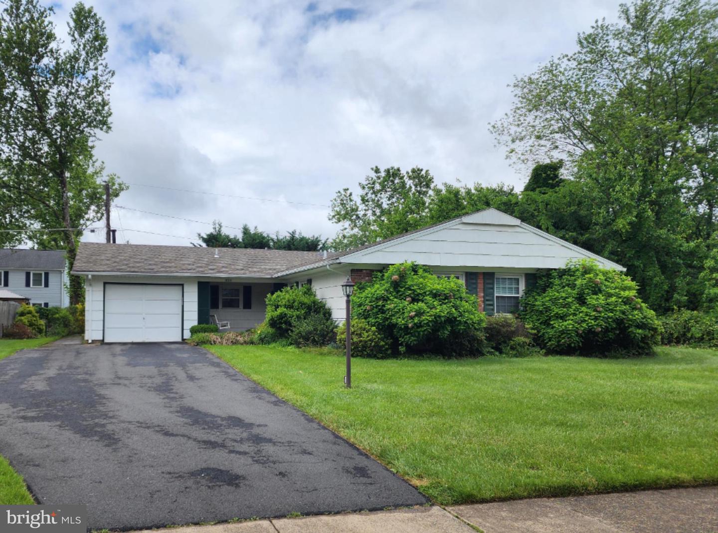 13211 PENNERVIEW LN, FAIRFAX, Virginia 22033, 3 Bedrooms Bedrooms, ,2 BathroomsBathrooms,Residential,For sale,13211 PENNERVIEW LN,VAFX2242860 MLS # VAFX2242860