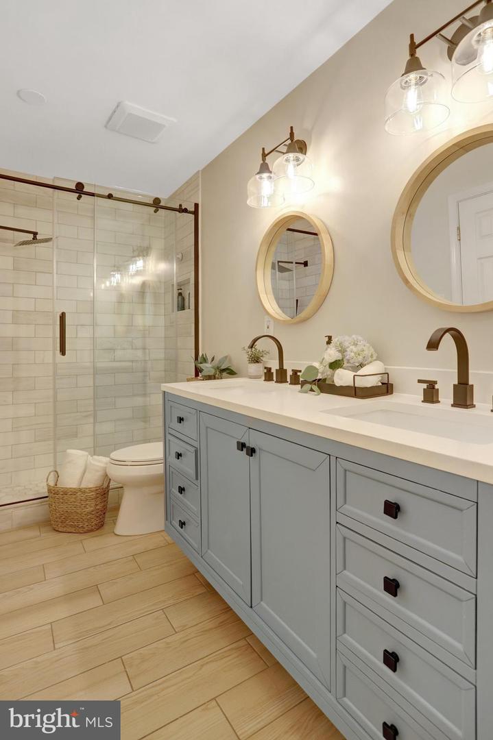 7631 KINGSBURY RD, ALEXANDRIA, Virginia 22315, 4 Bedrooms Bedrooms, ,2 BathroomsBathrooms,Residential,For sale,7631 KINGSBURY RD,VAFX2242784 MLS # VAFX2242784