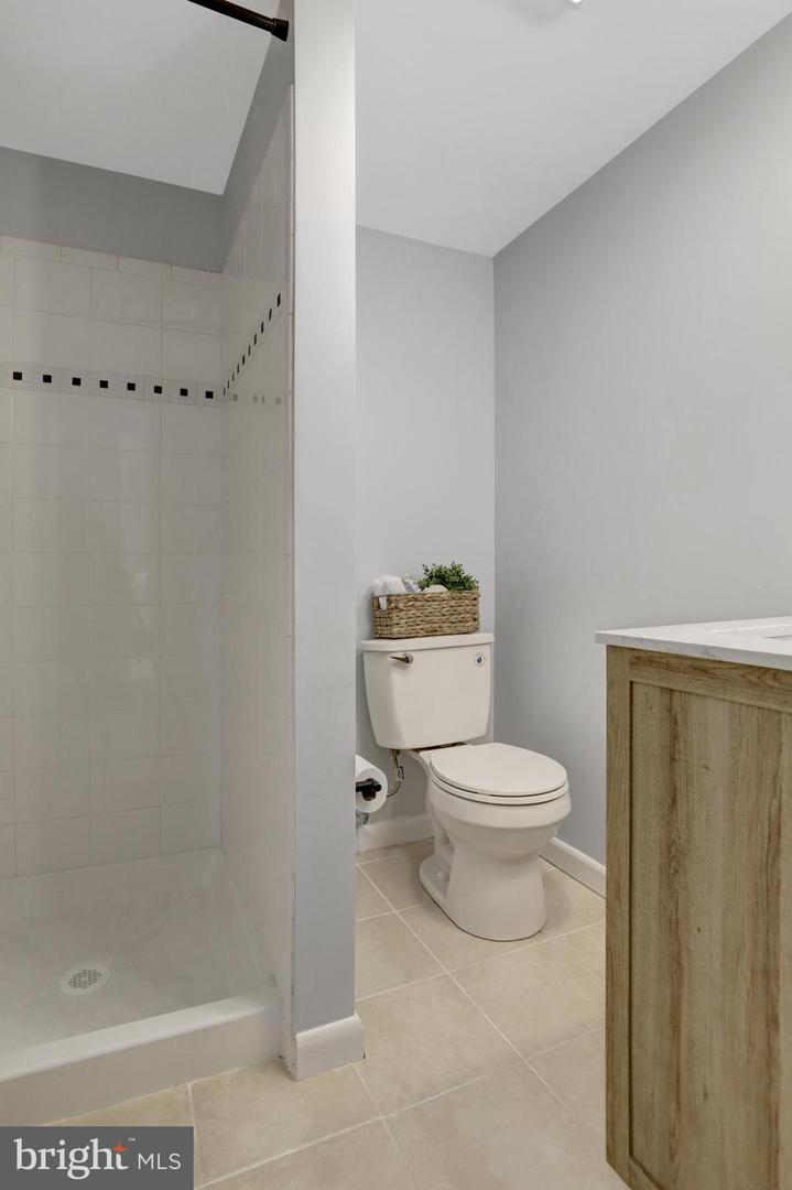 7631 KINGSBURY RD, ALEXANDRIA, Virginia 22315, 4 Bedrooms Bedrooms, ,2 BathroomsBathrooms,Residential,For sale,7631 KINGSBURY RD,VAFX2242784 MLS # VAFX2242784