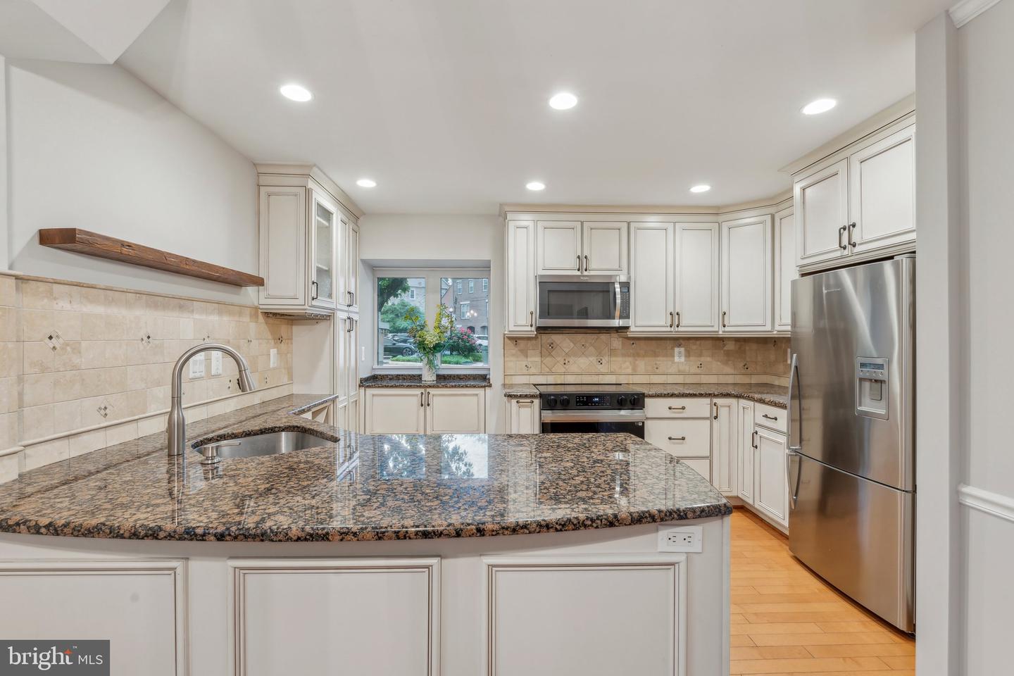6711 WASHINGTON BLVD #I, ARLINGTON, Virginia 22213, 2 Bedrooms Bedrooms, ,1 BathroomBathrooms,Residential,For sale,6711 WASHINGTON BLVD #I,VAAR2058086 MLS # VAAR2058086