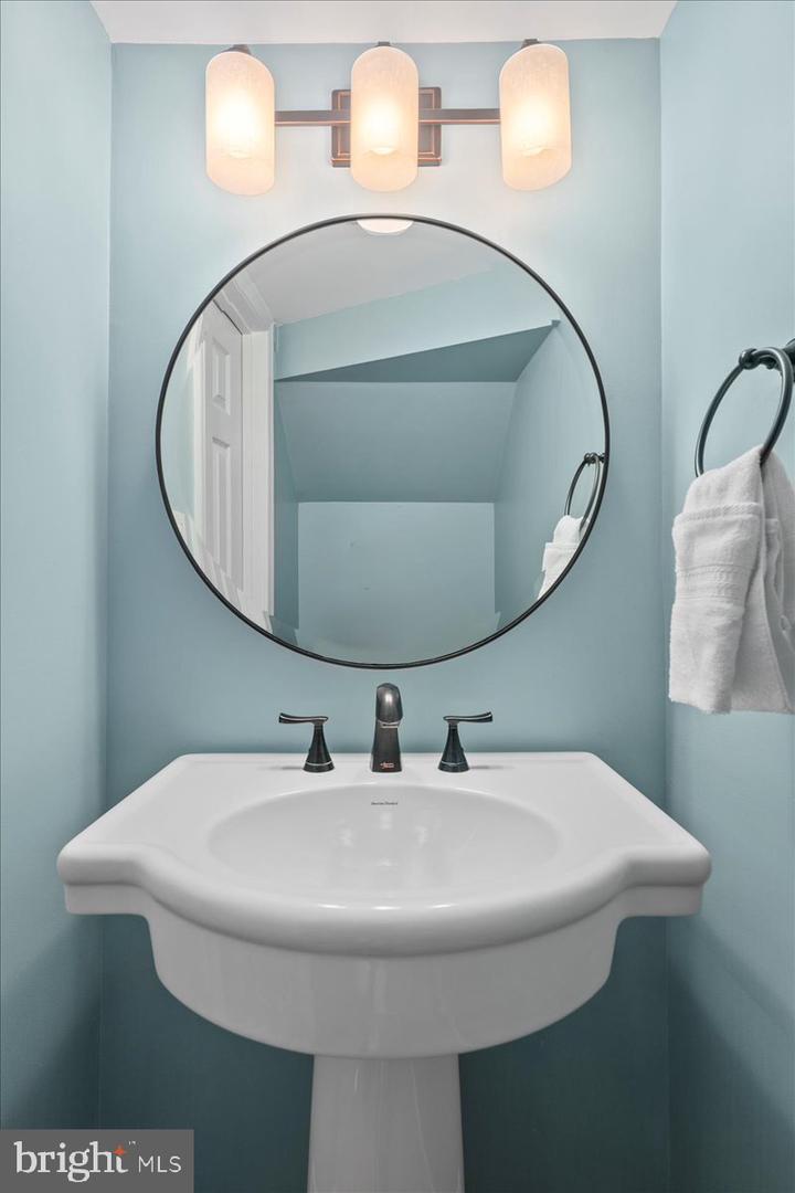 6711 WASHINGTON BLVD #I, ARLINGTON, Virginia 22213, 2 Bedrooms Bedrooms, ,1 BathroomBathrooms,Residential,For sale,6711 WASHINGTON BLVD #I,VAAR2058086 MLS # VAAR2058086