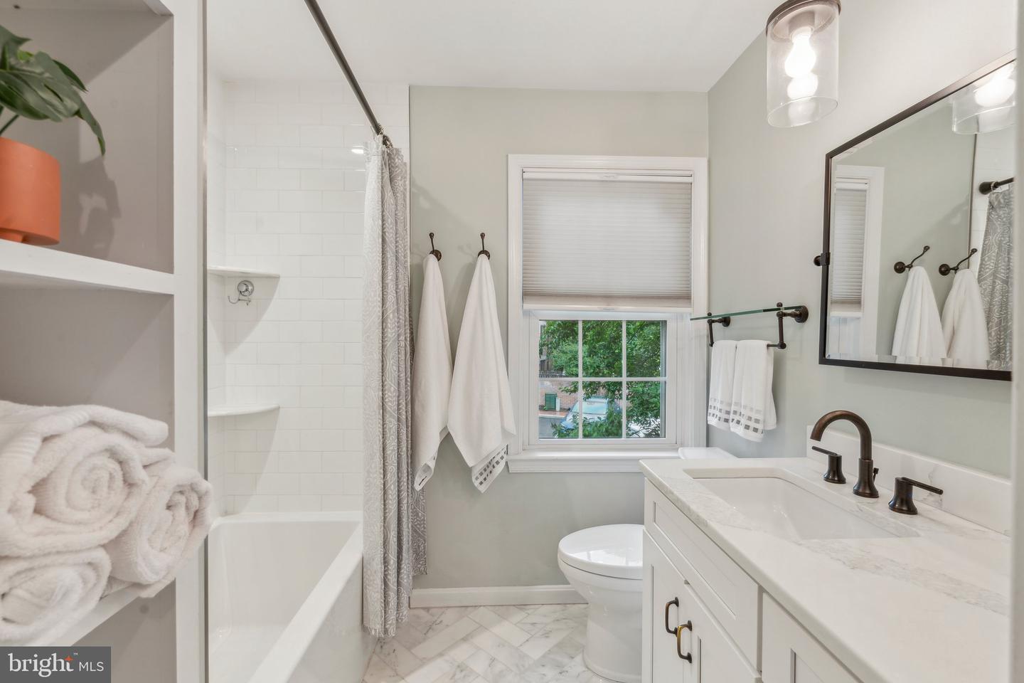6711 WASHINGTON BLVD #I, ARLINGTON, Virginia 22213, 2 Bedrooms Bedrooms, ,1 BathroomBathrooms,Residential,For sale,6711 WASHINGTON BLVD #I,VAAR2058086 MLS # VAAR2058086
