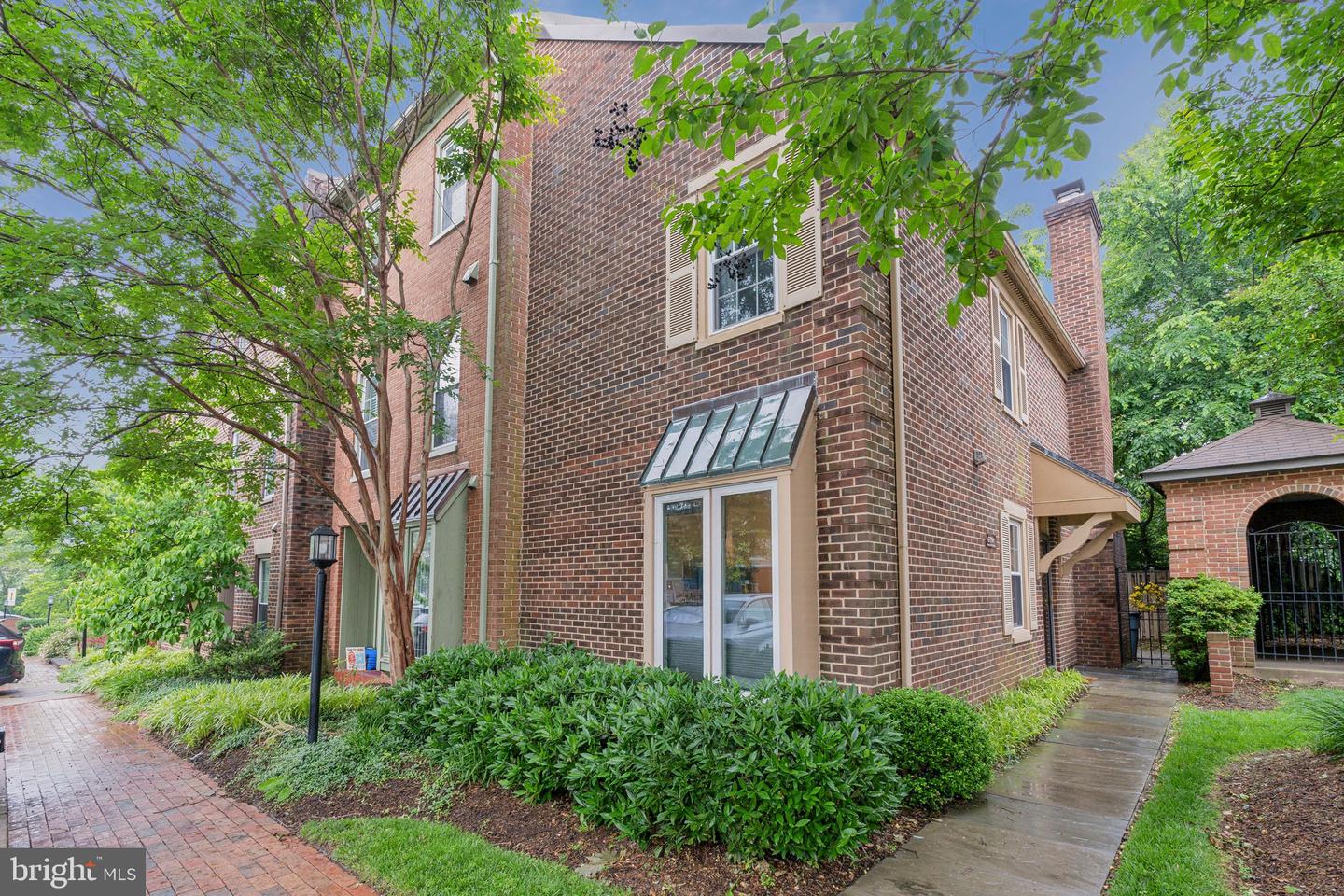 6711 WASHINGTON BLVD #I, ARLINGTON, Virginia 22213, 2 Bedrooms Bedrooms, ,1 BathroomBathrooms,Residential,For sale,6711 WASHINGTON BLVD #I,VAAR2058086 MLS # VAAR2058086