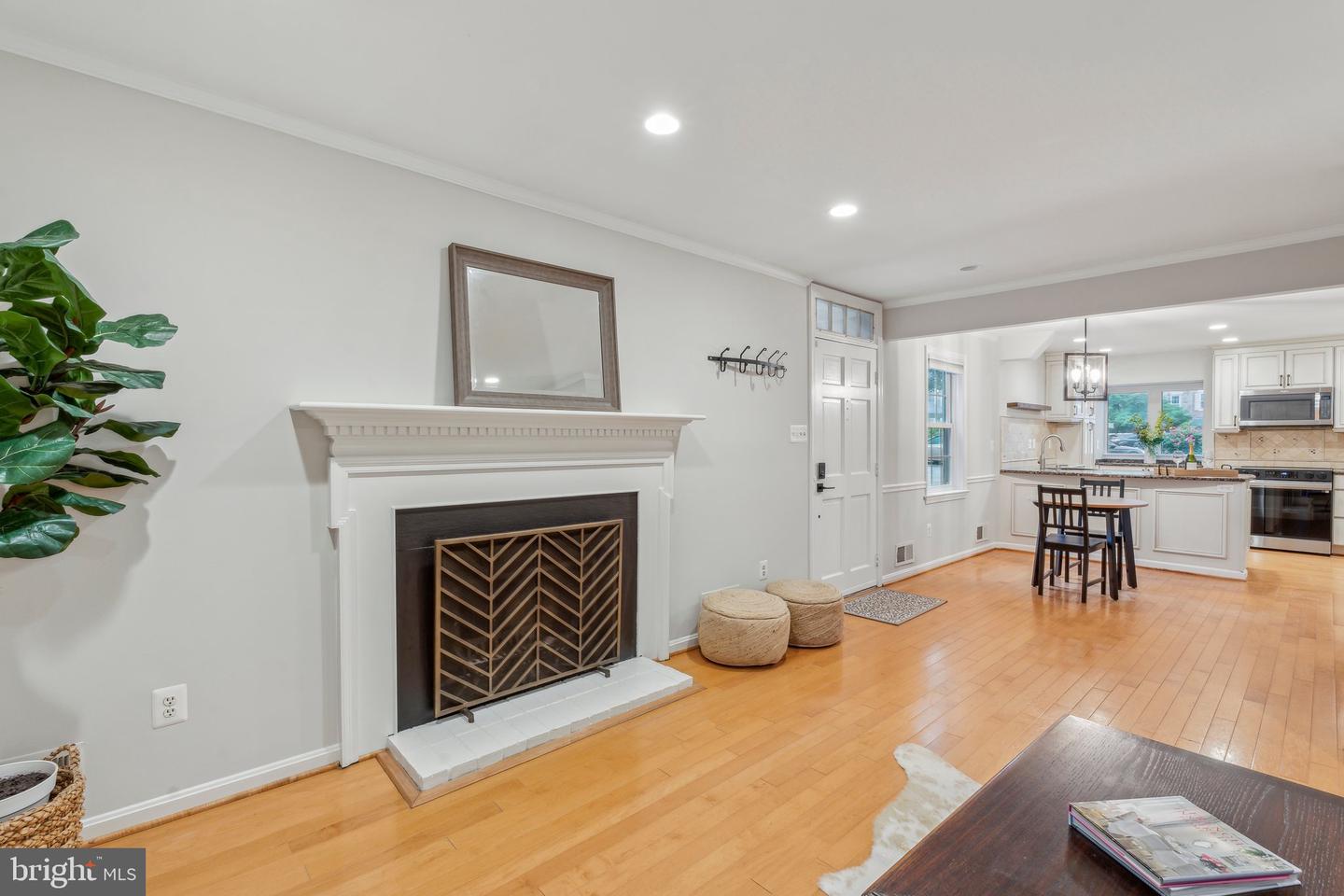 6711 WASHINGTON BLVD #I, ARLINGTON, Virginia 22213, 2 Bedrooms Bedrooms, ,1 BathroomBathrooms,Residential,For sale,6711 WASHINGTON BLVD #I,VAAR2058086 MLS # VAAR2058086