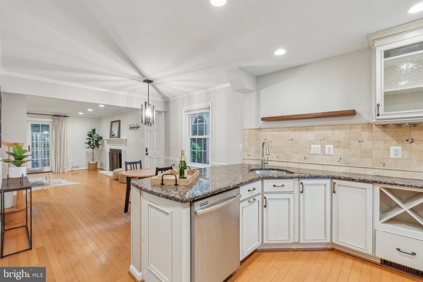 6711 WASHINGTON BLVD #I, ARLINGTON, Virginia 22213, 2 Bedrooms Bedrooms, ,1 BathroomBathrooms,Residential,For sale,6711 WASHINGTON BLVD #I,VAAR2058086 MLS # VAAR2058086