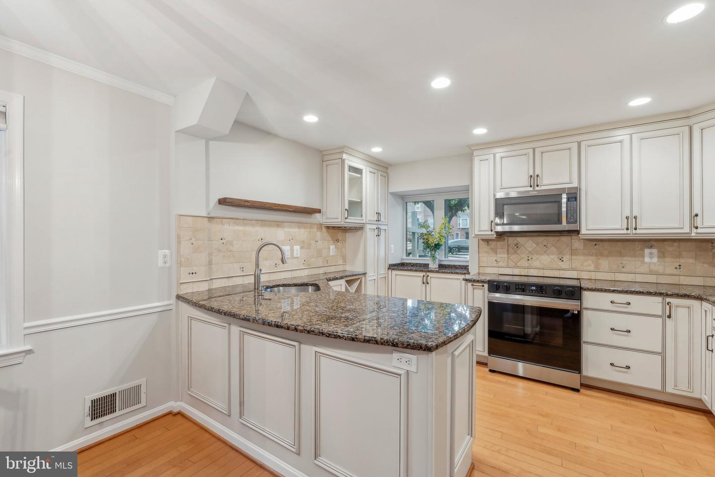 6711 WASHINGTON BLVD #I, ARLINGTON, Virginia 22213, 2 Bedrooms Bedrooms, ,1 BathroomBathrooms,Residential,For sale,6711 WASHINGTON BLVD #I,VAAR2058086 MLS # VAAR2058086